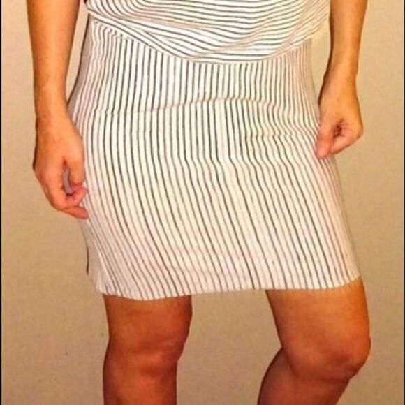 Derek Lam Linen Blend Drop Hem Striped
Relaxed Casual Dress Cream - Picture 14 of 16